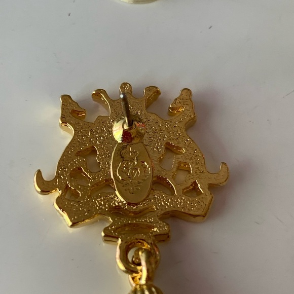 Premier Design goldtone post pierced earrings. - Picture 3 of 3